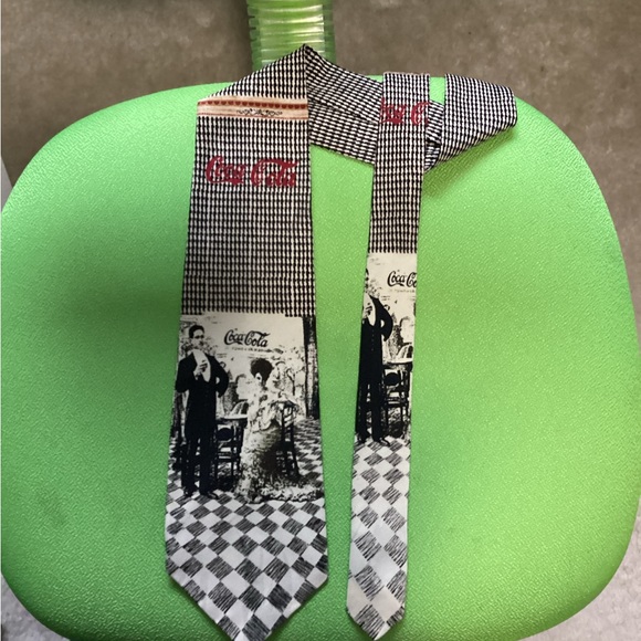 Vintage Authentic CocaCola Tie - Picture 2 of 4